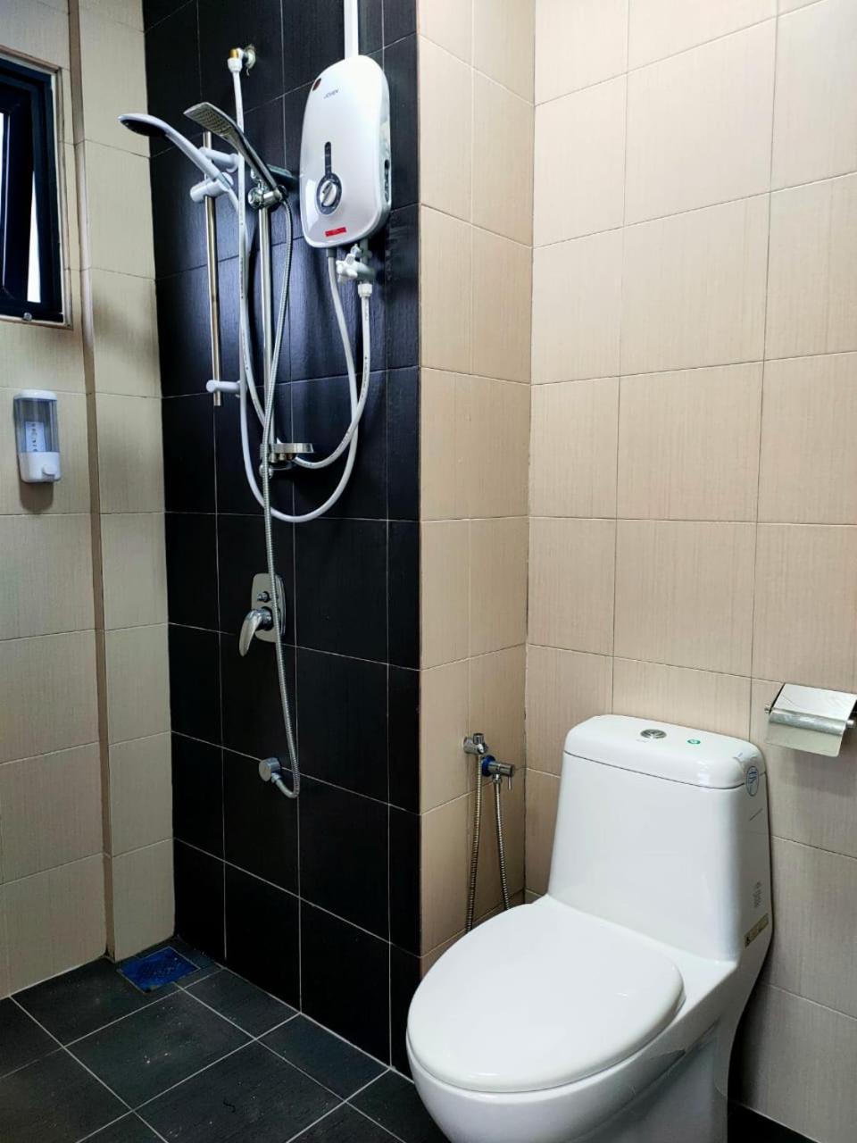 Inadh Suites @ Icon Residence With Pool Kuala Terengganu Esterno foto